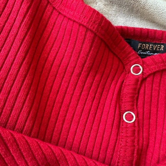 EUC Forever 21 Blouse Short Sleeve V Neck Ribbed Tee, Faux Buttons, Red, L - Picture 15 of 16